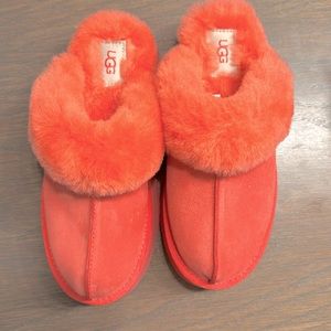 Brand new Ugg slides